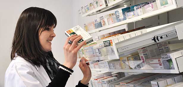 Shoptec Gyógyszerraktái ferd fiók haszálat közben